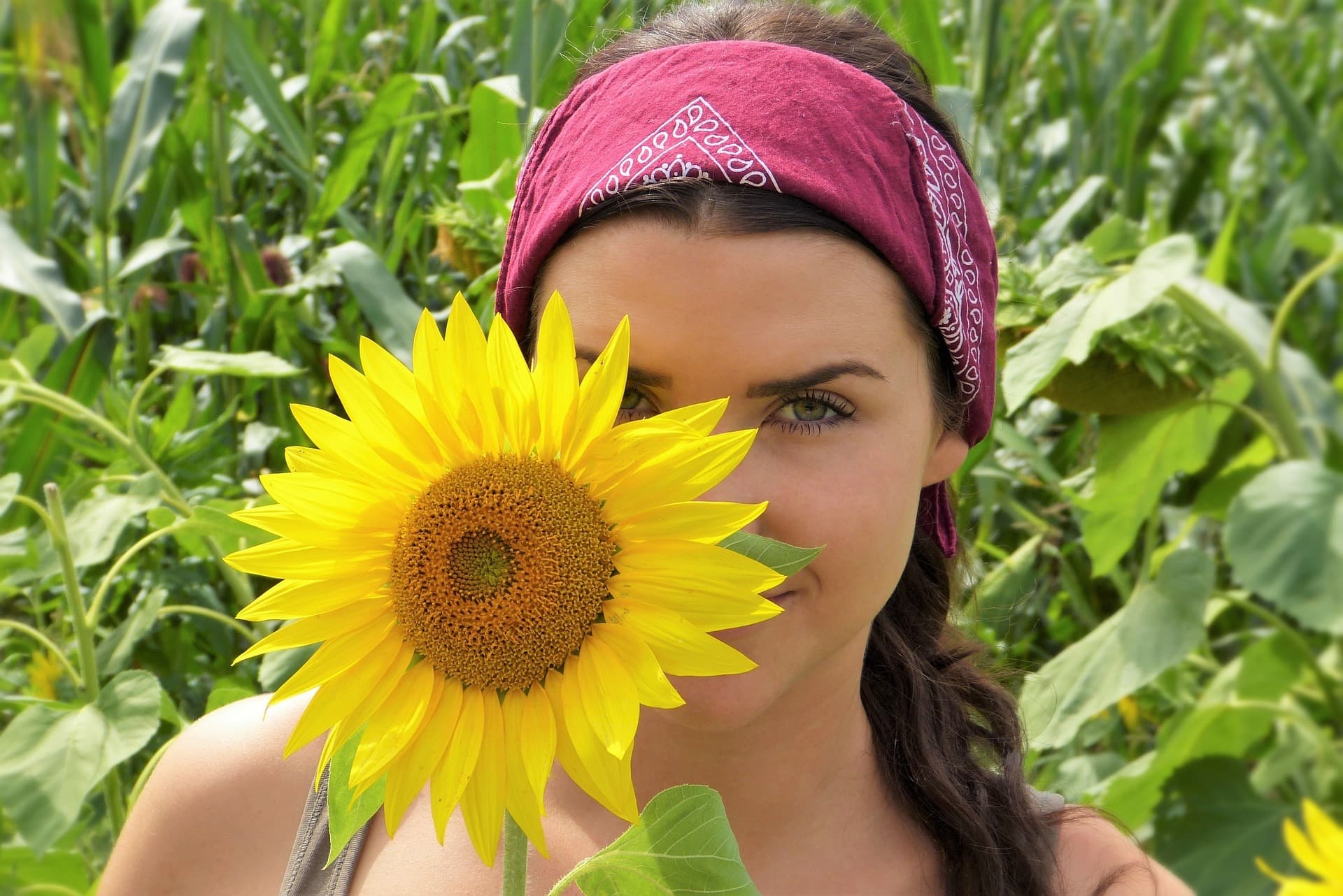 frauen_coaching_selbstfuersorge_fuenf minuten pause Sonnenblume Frau Auszeit Coaching
